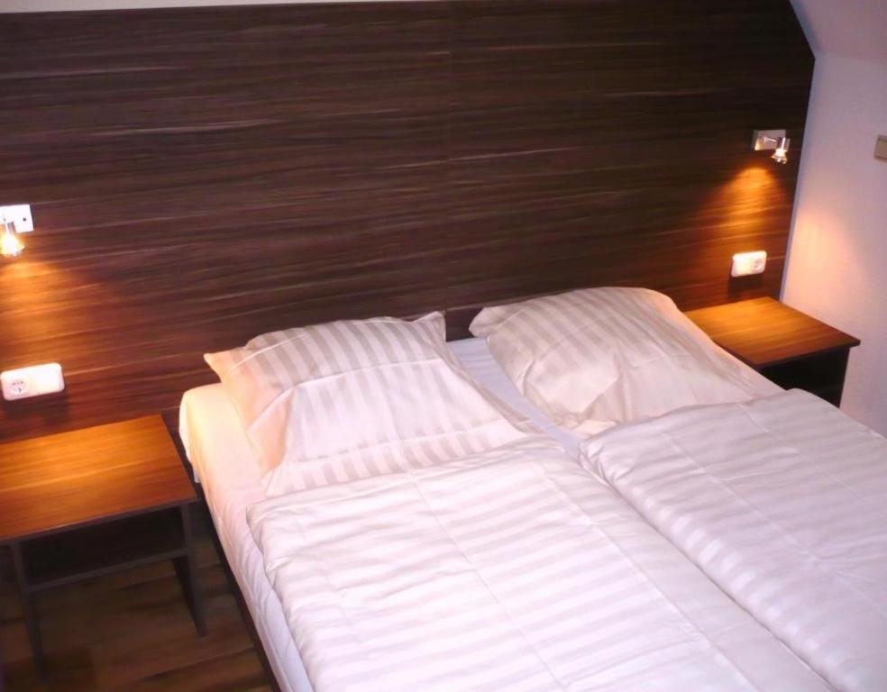 קלן Hotel Ariana מראה חיצוני תמונה